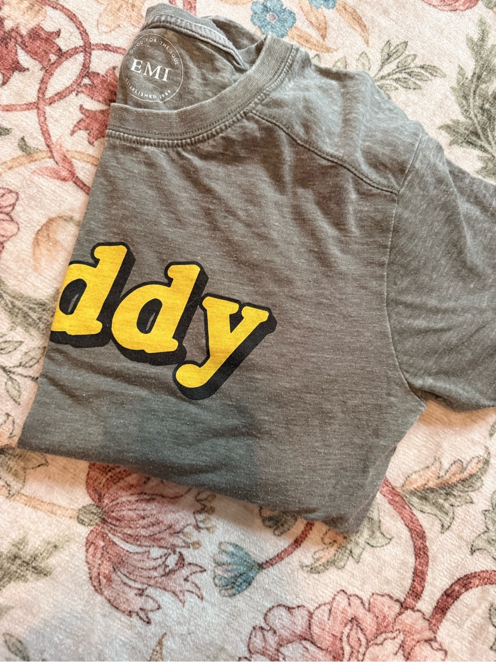 Mi Gray Tee with Yellow 'Daddy' Script - Picture 3 of 4